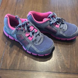 Nike Dual Fusion athletic shoes